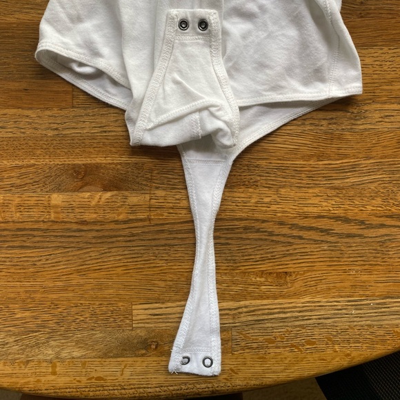 White elevated basic bodysuit - Picture 3 of 4